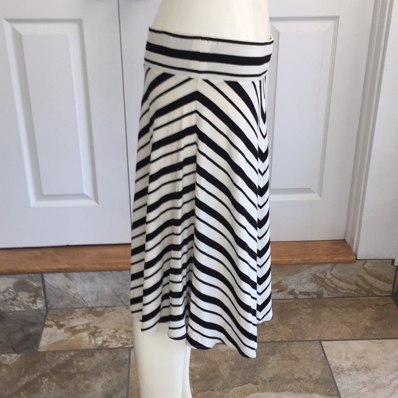 Ann Taylor skirt - Picture 2 of 5